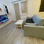 Apartment Rosnicka, Private Parking & 24H Checkin With Balcony And Ac