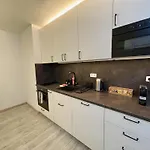 Lejlighed Rosnicka, Private Parking & 24h Checkin With Balcony And Ac Bratislava