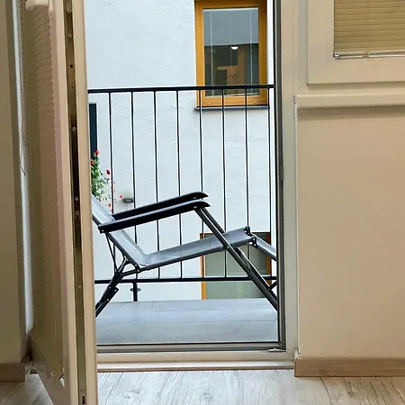 Rosnicka, Perfect Location With 24h Checkin, Balcony, Ac & Free Parking * Bratislava