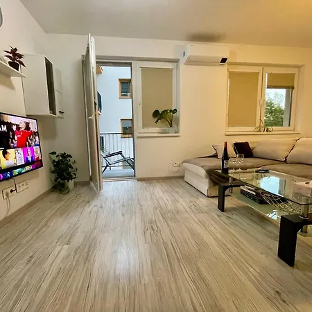 Rosnicka, Perfect Location With 24h Checkin, Balcony, Ac & Free Parking Lägenhet Bratislava