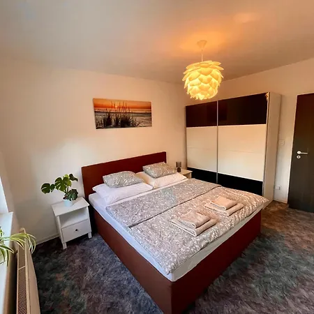 Rosnicka, Perfect Location With 24h Checkin, Balcony, Ac & Free Parking * Bratislava