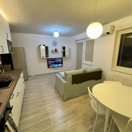 Apartment Rosnicka, Private Parking & 24H Checkin With Balcony And Ac *