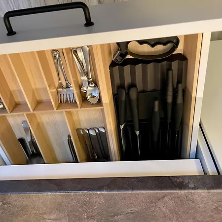 Rosnicka, Perfect Location With 24h Checkin, Balcony, Ac & Free Parking * Братислава