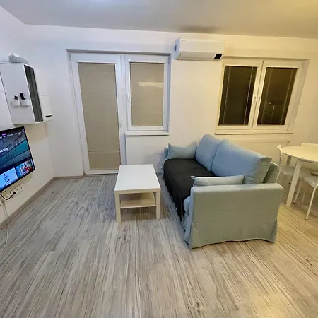 Rosnicka, Private Parking & 24h Checkin With Balcony And Ac Братислава