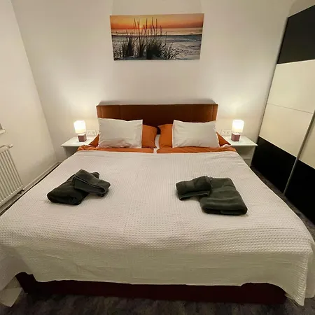 Rosnicka, Perfect Location With 24h Checkin, Balcony, Ac & Free Parking * Братислава