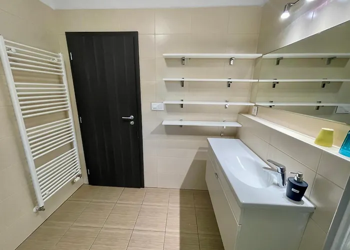 Rosnicka, Perfect Location With 24h Checkin, Balcony, Ac & Free Parking