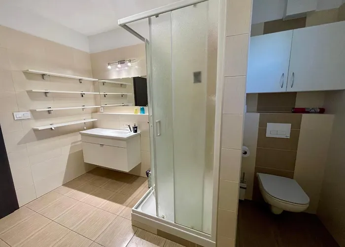 Apartment Rosnicka, Private Parking & 24H Checkin With Balcony And Ac *