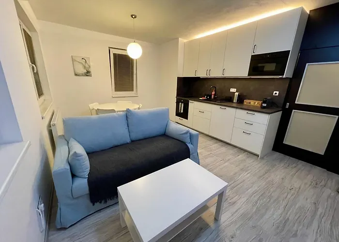 Apartment Rosnicka, Private Parking & 24H Checkin With Balcony And Ac * Bratislava