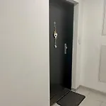 شقة Rosnicka, Private Parking & 24h Checkin With Balcony And Ac *