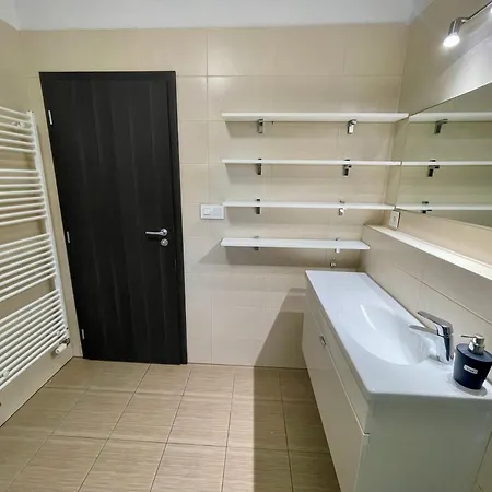 Rosnicka, Perfect Location With 24h Checkin, Balcony, Ac & Free Parking