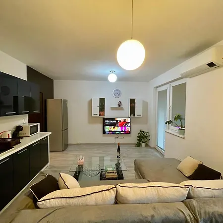 Rosnicka, Perfect Location With 24h Checkin, Balcony, Ac & Free Parking Apartment *