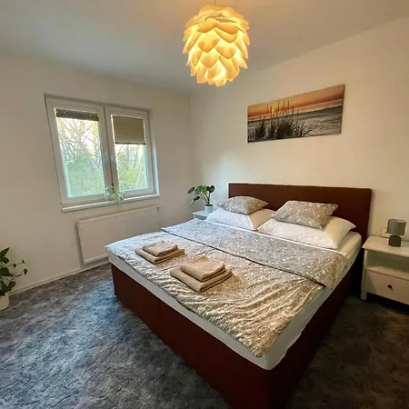 Rosnicka, Perfect Location With 24h Checkin, Balcony, Ac & Free Parking Apartment Bratislava