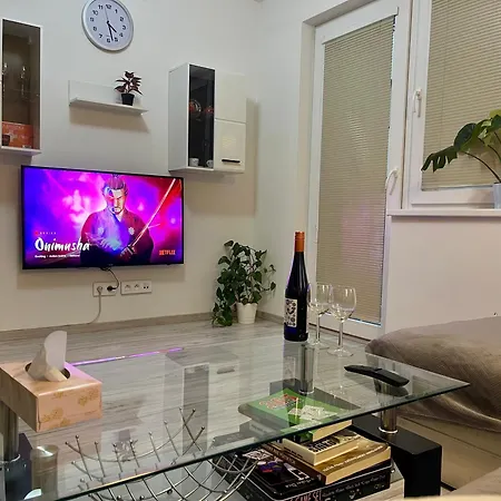Apartment Rosnicka, Perfect Location With 24h Checkin, Balcony, Ac & Free Parking Bratislava