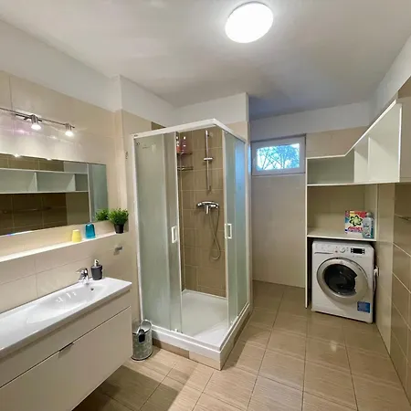 Rosnicka, Perfect Location With 24h Checkin, Balcony, Ac & Free Parking Apartment Bratislava
