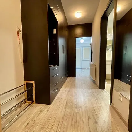 Rosnicka, Perfect Location With 24h Checkin, Balcony, Ac & Free Parking Apartment *
