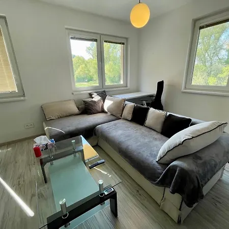Rosnicka, Perfect Location With 24h Checkin, Balcony, Ac & Free Parking Apartment Bratislava