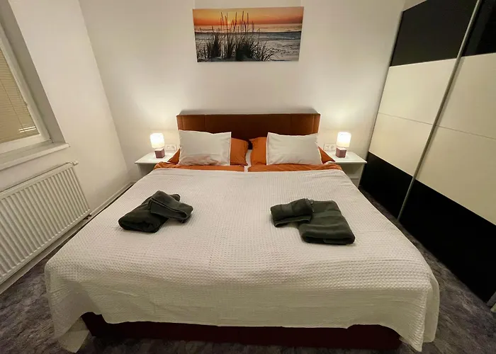 Apartment Rosnicka, Private Parking & 24H Checkin With Balcony And Ac * Bratislava