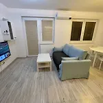 Rosnicka, Private Parking & 24h Checkin With Balcony And Ac Братислава