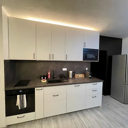 Rosnicka, Private Parking & 24h Checkin With Balcony And Ac * Братислава