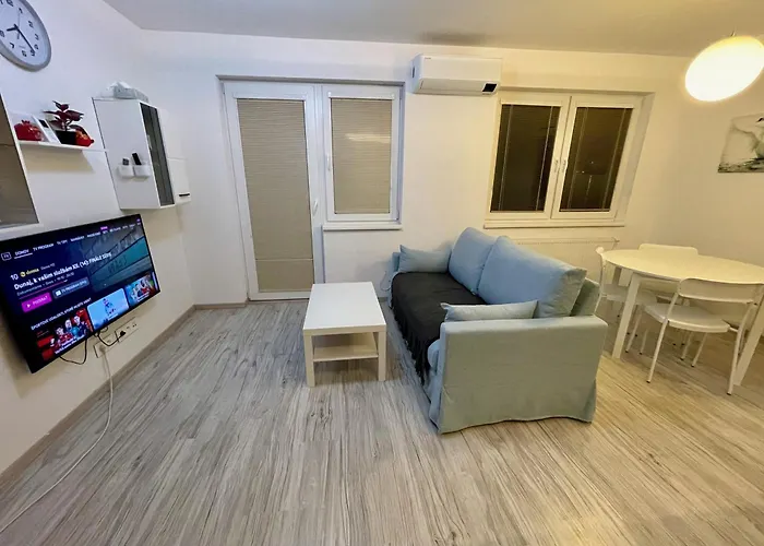 Rosnicka, Perfect Location With 24h Checkin, Balcony, Ac & Free Parking Bratislava